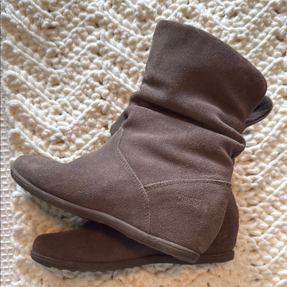 Cougar Brown Ankle Boots with Suede Texture